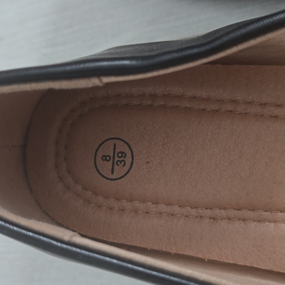 Classic Black Women's Flats - Picture 2 of 4
